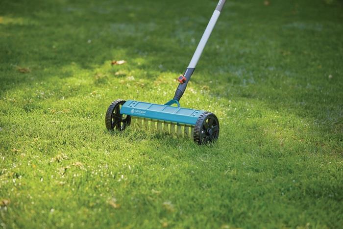 Vertikutierer Arbeitsbreite 32 cm 11 Zinken GARDENA