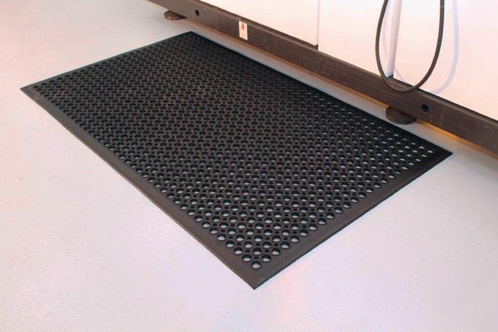 Arbeitsplatzbodenbelag Fertigmatte L1500xB900xS10mm schwarz Gummi COBA