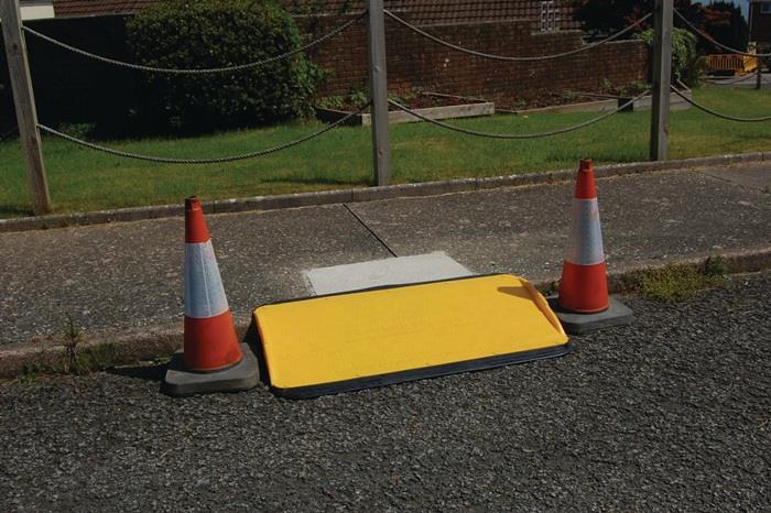 Bordsteinrampe SupaGrip L760xB1280 mm 10 kg Höhe 110 mm Tragfähigkeit 350 kg Kunststoff OXFORD