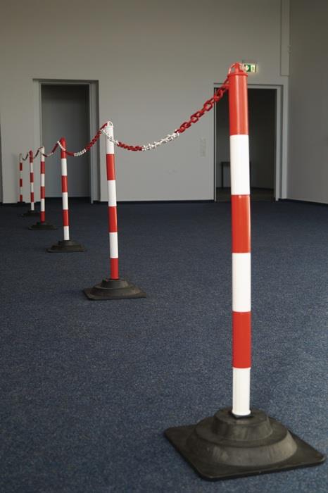 Sperrpfosten PE/PVC rot/weiß Ø 40 mm zum Aufstellen Pfostenkopf mit 4 Kettenaufnahmen