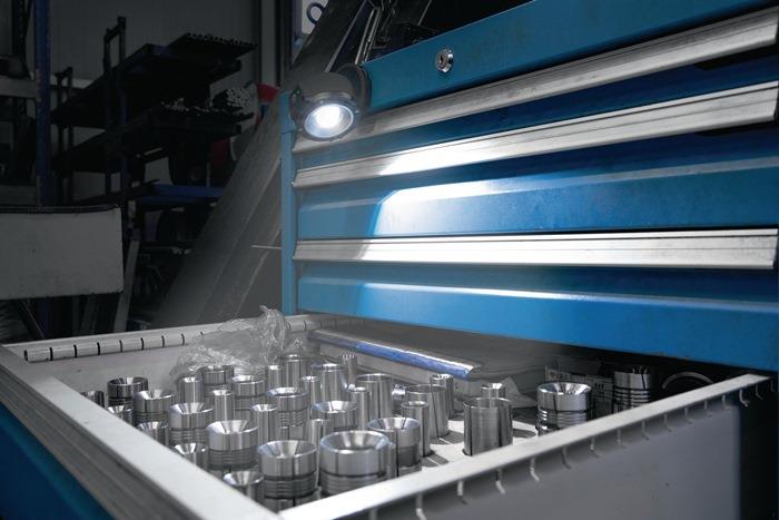 Akku-LED-Strahler FL1100R 3,7 V 4000 mAh Li-Ion 10 W 1100 lm Ladezeit 6 h ANSMANN