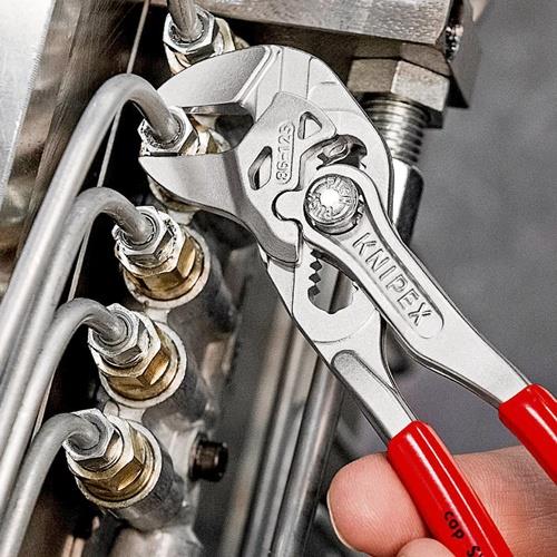Zangenschlüssel L.125mm Spann-W.23mm verchr.Ku.-Überzug KNIPEX