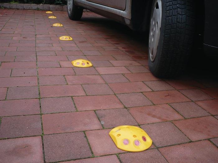 Markierungsknopf mit weißen/roten Reflektoren Polypropylencarbonat